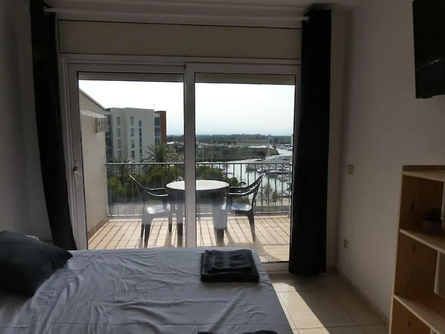 Estudio Con Vistas, Roses